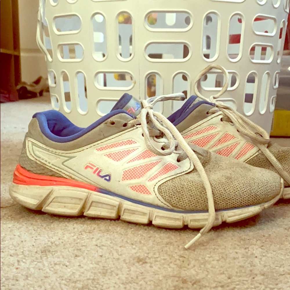 gently used fila pink, white, & blue tennis shoes